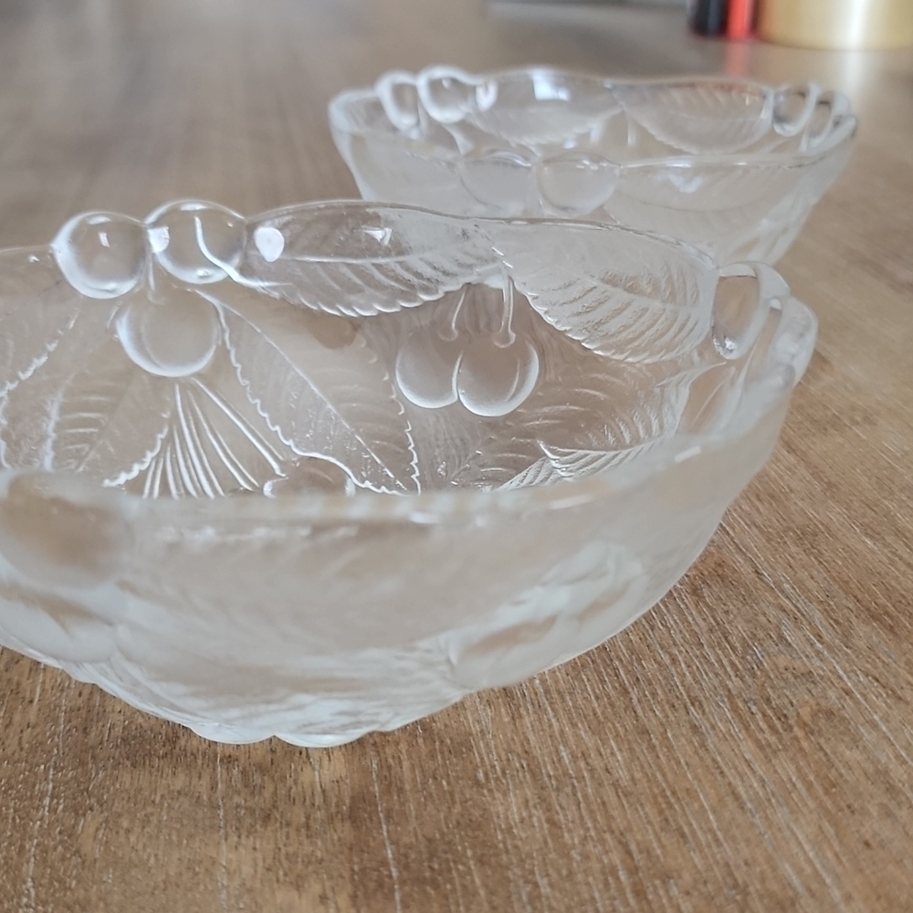 Vintage Mikasa Bountiful Frosted Crystal Serving Bowl  Raised Cherry Pattern - Picture 3 of 5
